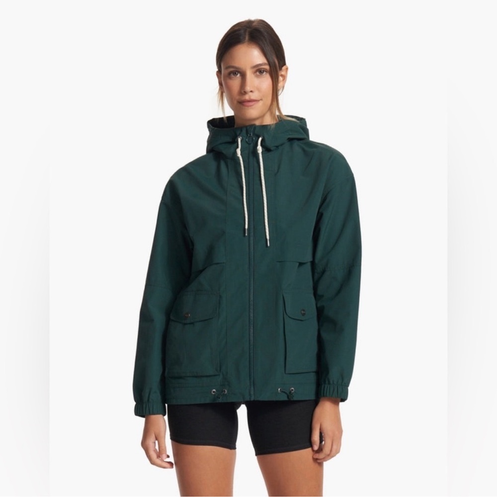 Vuori Women’s Elijo Rain Jacket in Grass - Picture 1 of 11